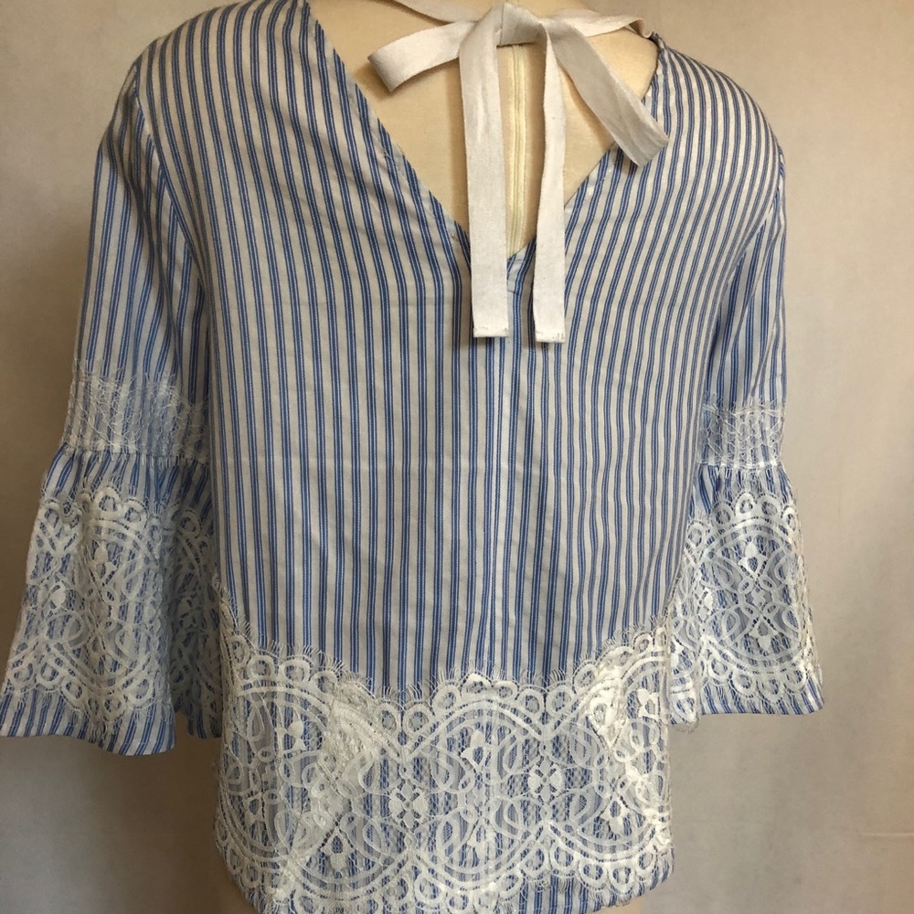🦋 PRICE⬇️ Philosophy Blue & White Lace Top - Picture 2 of 6